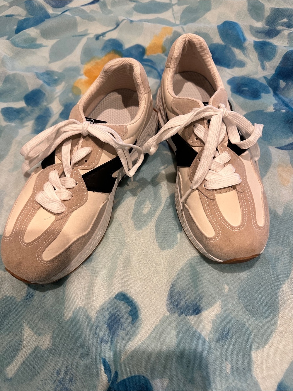 Women’s Cream & Black Casual Sneakers - Picture 2 of 7